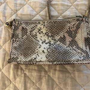 Hobo clutch with detachable strap